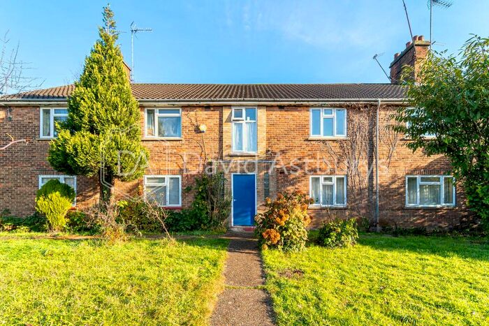 2 Bedroom Flat To Rent In Malcolm Crescent, Hendon, London, NW4