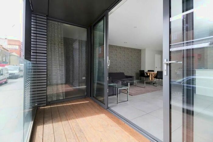 2 Bedroom Flat To Rent In Union Street, London Bridge, London, SE1