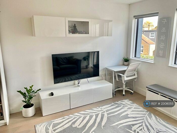 1 Bedroom Flat To Rent In Osborn House, London, SE3