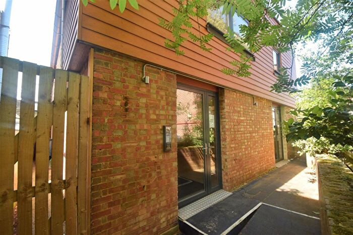 1 Bedroom Flat To Rent In Staines Road, Twickenham, TW2