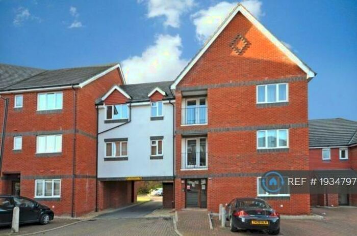 1 Bedroom Flat To Rent In Tower Close, East Grinstead, RH19