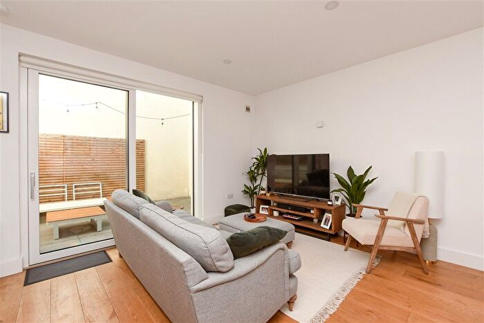 2 Bedroom Flat For Sale In Purley Rise, Purley, Surrey, CR8