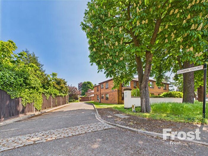 2 Bedroom Apartment To Rent In Nixey Close, Slough, Berkshire, SL1