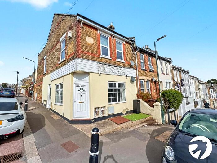 1 Bedroom Maisonette To Rent In Cromer Road, Rochester, Kent, ME2