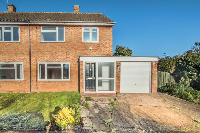 3 Bedroom Semi-Detached House To Rent In Duncombe Close, Hertford SG14