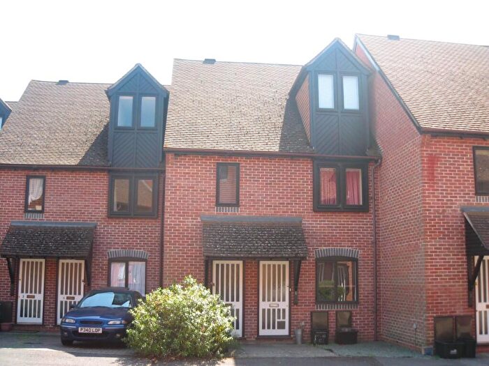 1 Bedroom Flat To Rent In Wey Road, Godalming, Surrey, GU7
