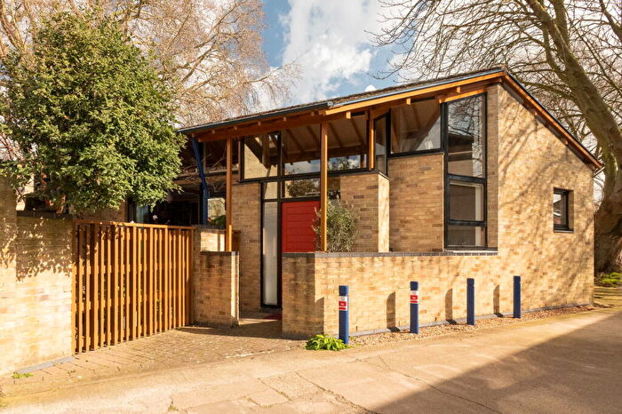 2 Bedroom Detached House For Sale In Kimberley Road, Cambridge, CB4