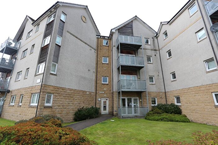 2 Bedroom Flat To Rent In Hawk Brae, Livingston, West Lothian, EH54
