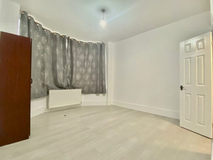 1 Bedroom Terraced House To Rent In Park Avenue, CR4