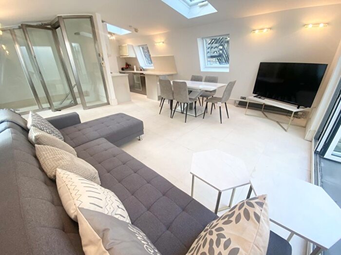 3 Bedroom Flat To Rent In Marylebone Mews, London, W1G