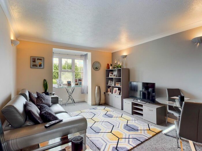 2 Bedroom Flat To Rent In Pinkers Mead, Emersons Green, Bristol, BS16