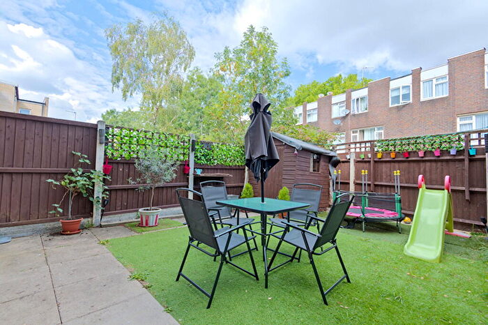 2 Bedroom Flat For Sale In Ruby Way, NW9
