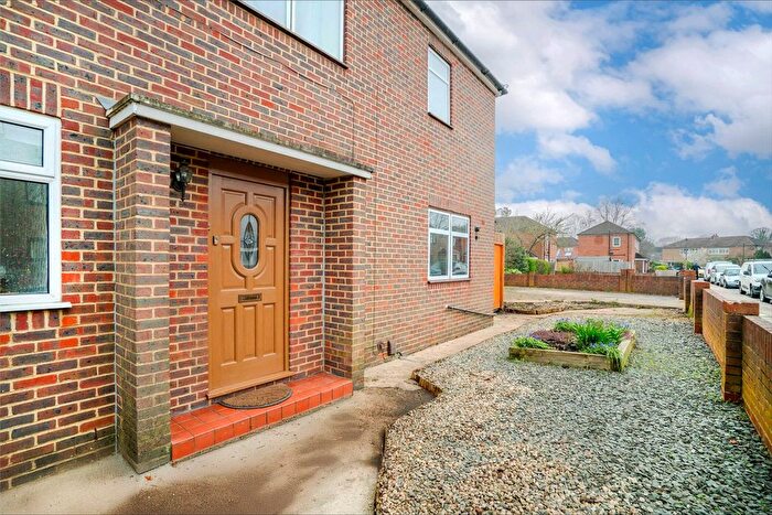 3 Bedroom End Terrace House For Sale In Maguire Drive, Richmond, TW10