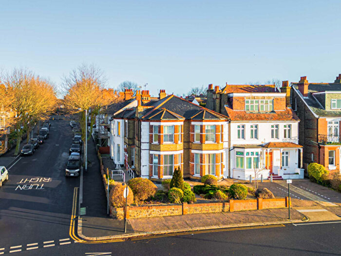 5 Bedroom Semi-Detached House For Sale In Westcliff Parade, Westcliff-on-sea, SS0