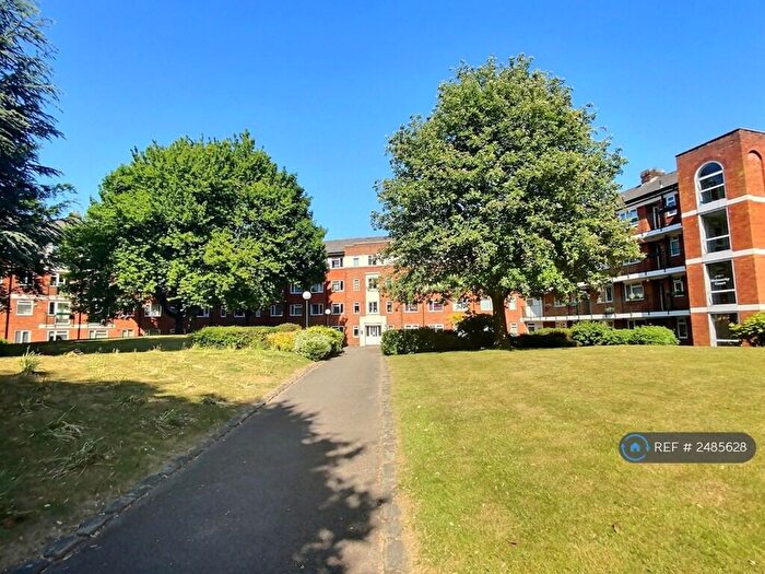 2 Bedroom Flat To Rent In Melmerby Court, Salford, M5