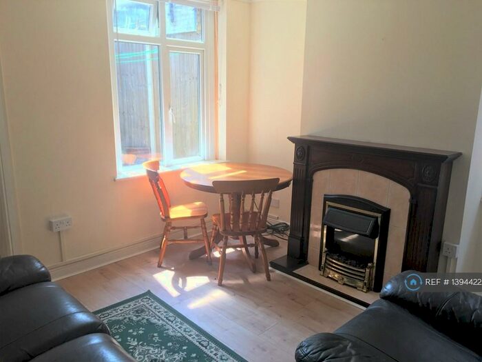 3 Bedroom Semi-Detached House To Rent In Bankside, Chelmsford, CM1