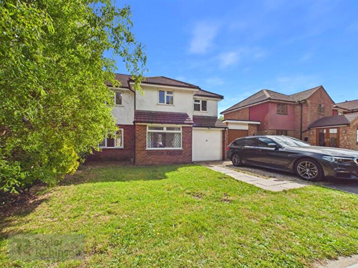 4 Bedroom House To Rent In Hunters Chase, South Godstone, Godstone, RH9