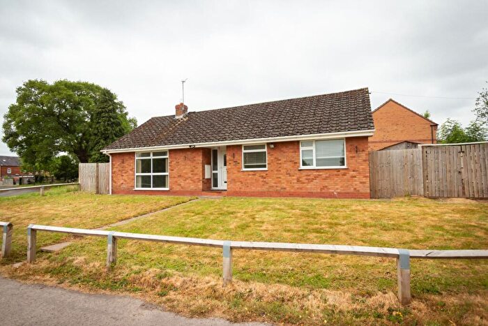 3 Bedroom Bungalow To Rent In Entaco, Eldorado Close, Studley, B80