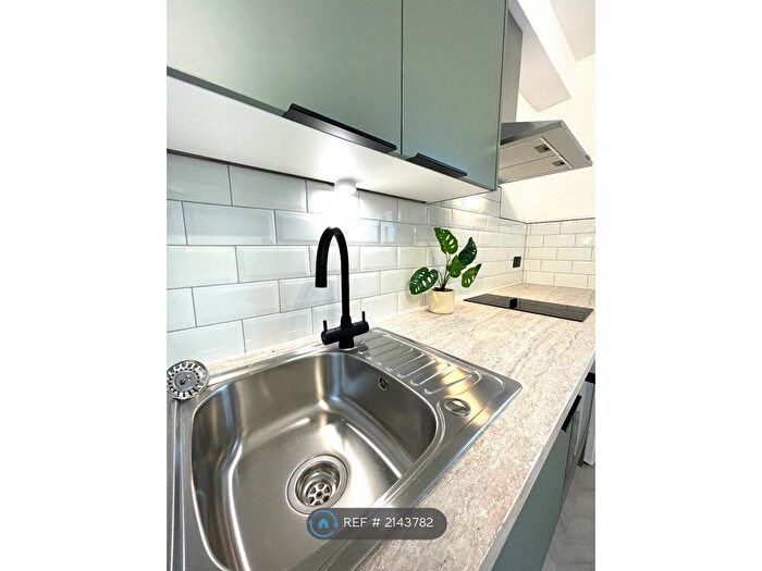 Studio To Rent In West Green Road, London, N15