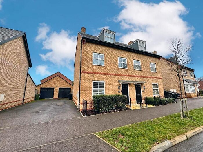 3 Bedroom Semi-Detached House For Sale In Poppy Drive, Ampthill, MK45