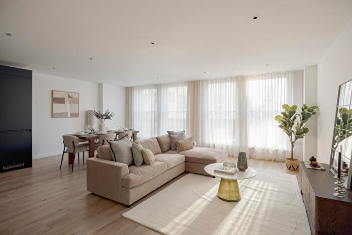 2 Bedroom Apartment To Rent In Curtain Road, London, EC2A