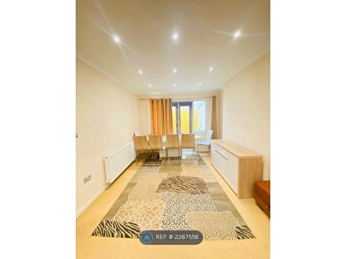 2 Bedroom Semi-Detached House To Rent In Hounslow, Hounslow, TW4