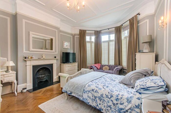 2 Bedroom Flat To Rent In Dartmouth Road, Mapesbury Estate, London, NW2