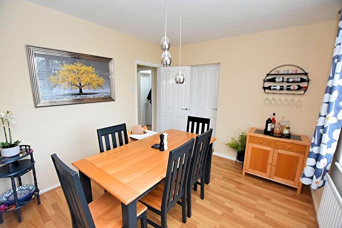 3 Bedroom Semi-Detached House For Sale In Northway, Holmes Chapel, CW4