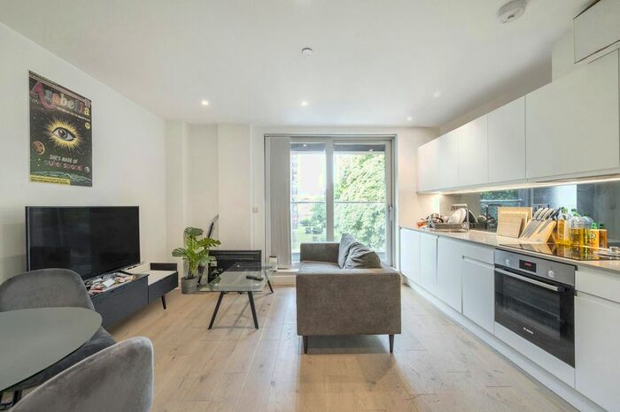 1 Bedroom Flat To Rent In New Apex Court, Grange Walk, SE1