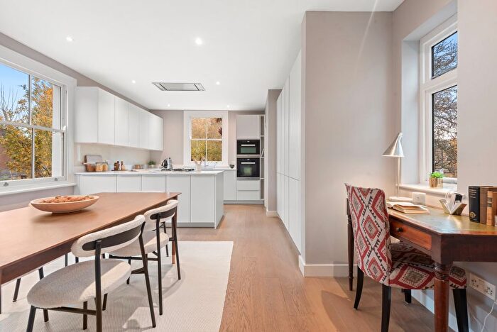 2 Bedroom Maisonette For Sale In Harbord Street, Bishops Park, SW6