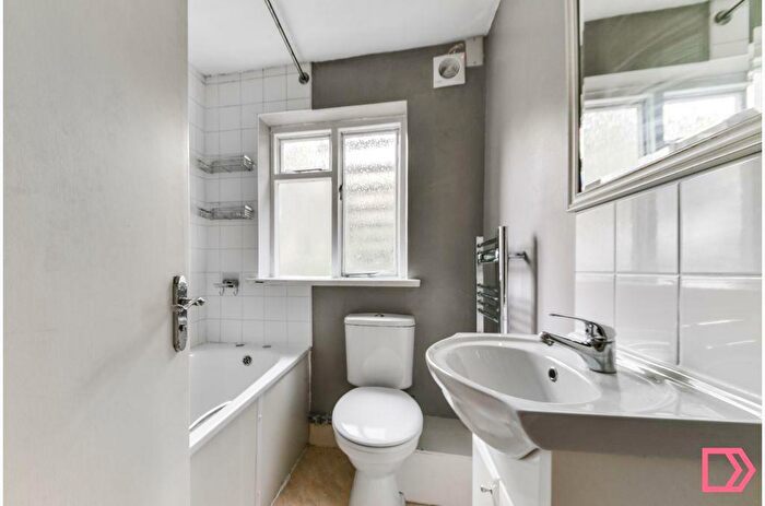 1 Bedroom Maisonette To Rent In B Elmore Street, London, N1