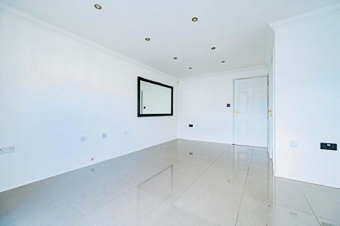 3 Bedroom Terraced House For Sale In Morgan Close, Luton, Bedfordshire, LU4