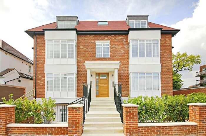 2 Bedroom Apartment To Rent In Beechcroft Avenue, Golders Green, London, NW11