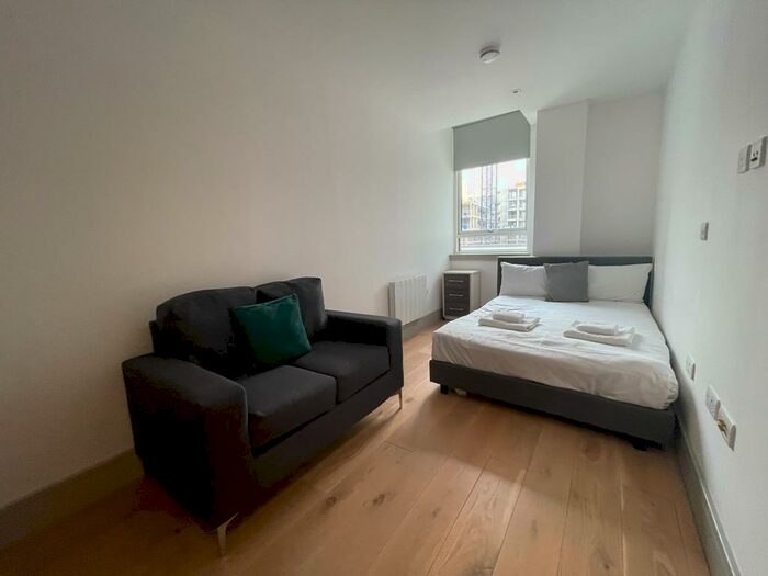 Studio To Rent In Lawrence Road, London, N15