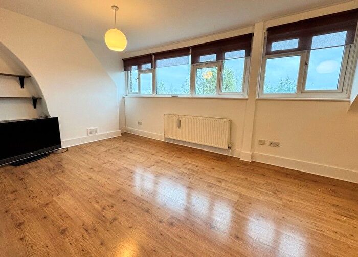 1 Bedroom Flat To Rent In Ballards Lane, Finchley, N3