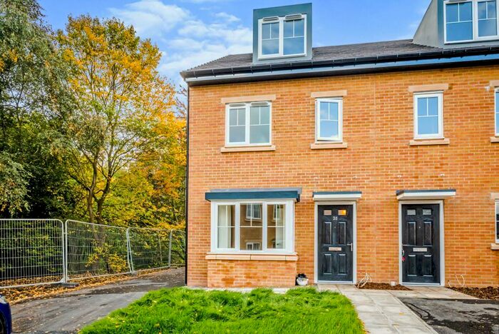 3 Bedroom End Of Terrace House To Rent In Spindle Walk, Huddersfield, HD2