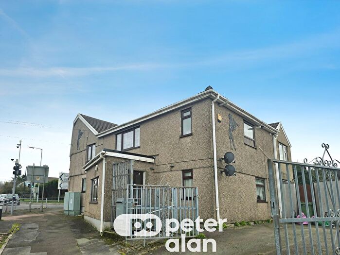 2 Bedroom Flat To Rent In Carmarthen Road, Swansea, SA5