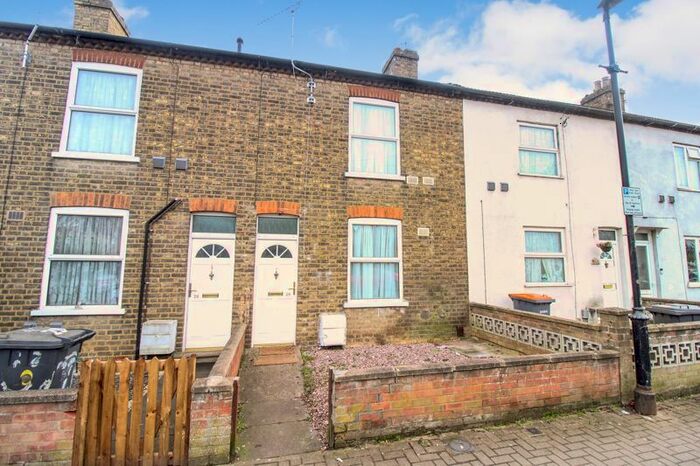 3 Bedroom Terraced House To Rent In Ampthill Street, Bedford, MK42