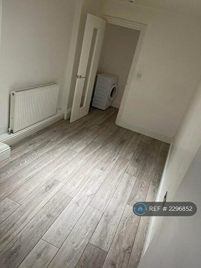 1 Bedroom Flat To Rent In Holywell House, London, E11