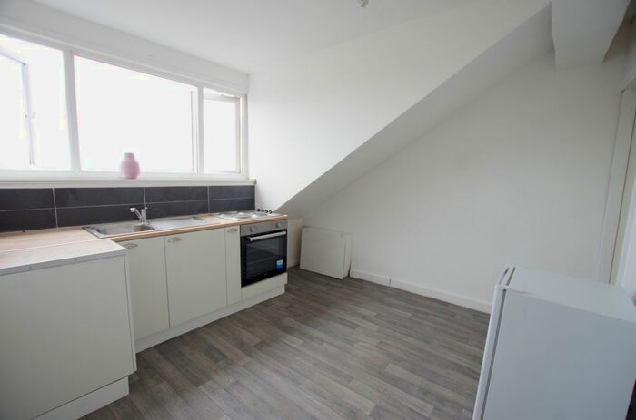 1 Bedroom Flat To Rent In Hustler Street, Bradford, BD3