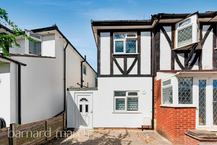 1 Bedroom Flat To Rent In Beverley Way, SW20