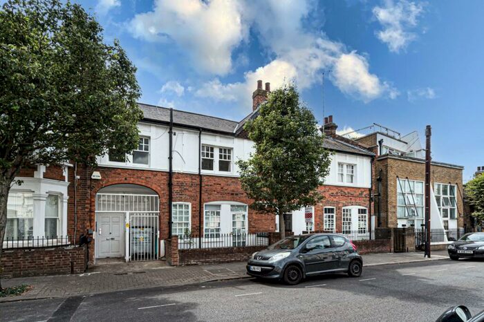 1 Bedroom Apartment To Rent In Mossbury Road, Battersea, London, SW11