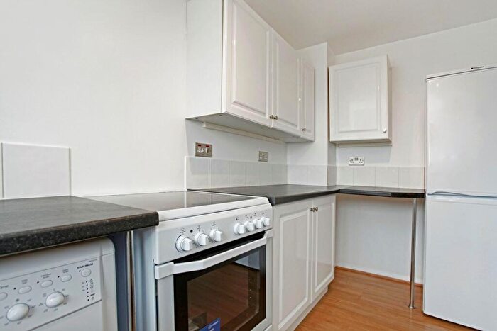2 Bedroom Flat To Rent In Francis Court Myers Lane, Off Mercury Road, SE14