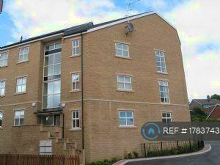 2 Bedroom Flat To Rent In Briarmains, Thornton, Bradford, BD13