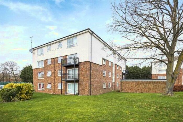 2 Bedroom Flat To Rent In Tedder Close, Uxbridge, UB10