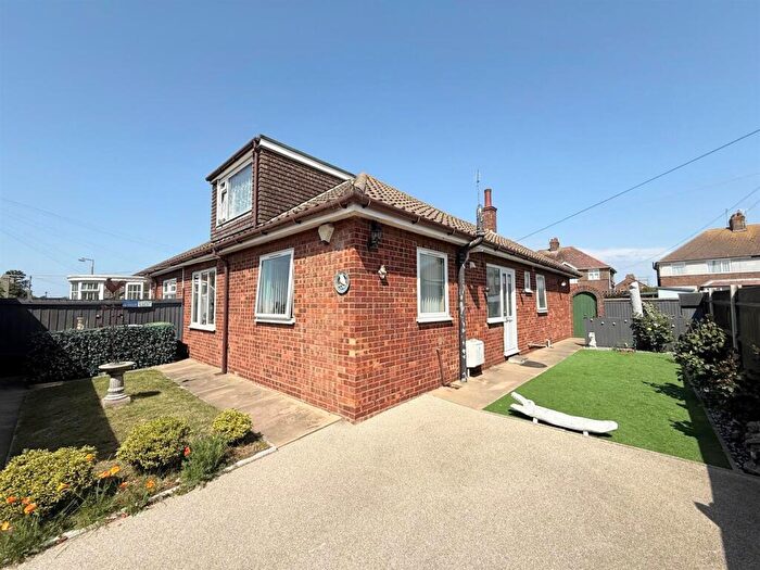 4 Bedroom Chalet For Sale In Midland Close, Caister-On-Sea, NR30
