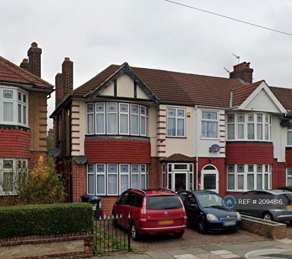 3 Bedroom End Of Terrace House To Rent In Laburnum Grove, London, N21