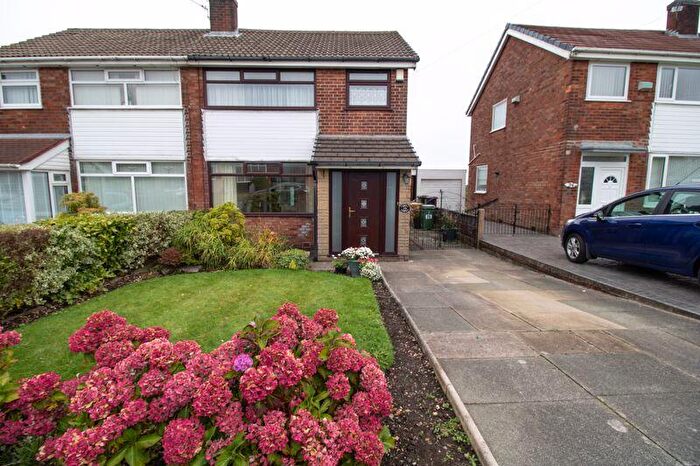 3 Bedroom Semi-Detached House For Sale In Greenmount Park, Kearsley, Bolton, BL4