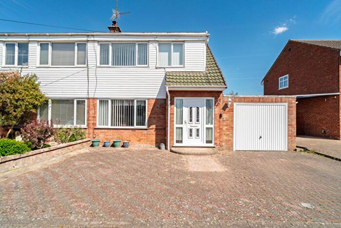 3 Bedroom Semi-Detached House For Sale In Chain Free In King's Lynn, PE30