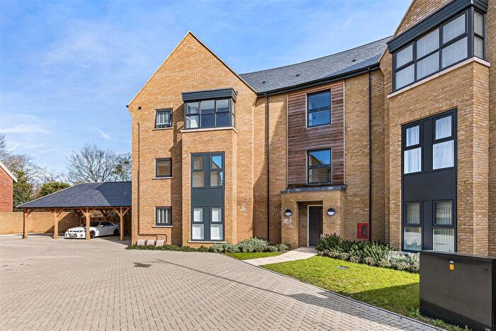 2 Bedroom Flat For Sale In Grosvenor Walk, Hertford, SG14